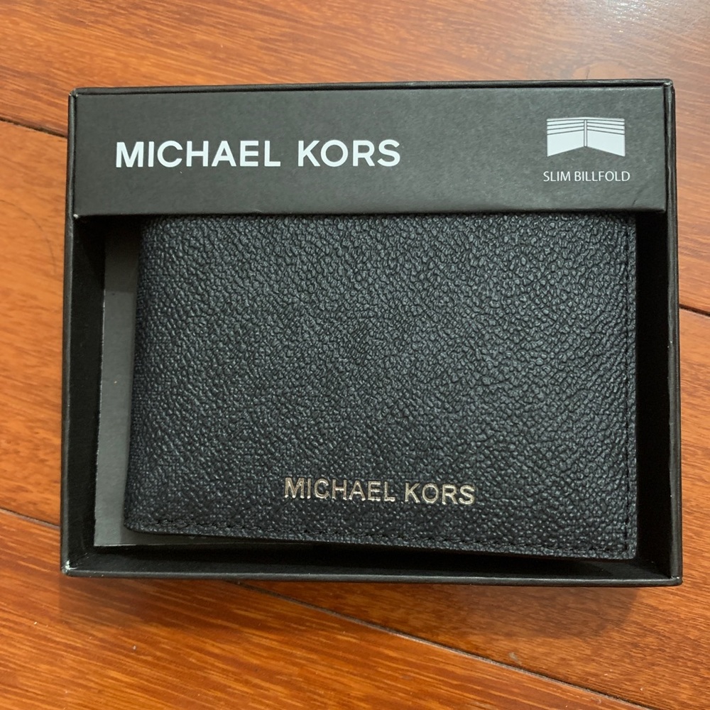 Michaels Kors jet set men bifold wallet brand new